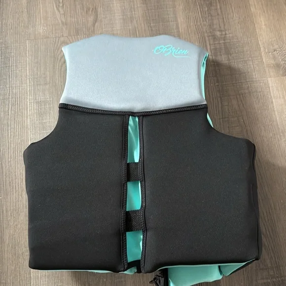 O’Brien women’s life jacket - Picture 2 of 5